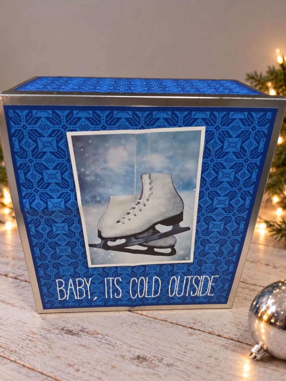 Retired 2013 Bath And Body Works Baby It’s Cold Outside Tin With Candles &holder